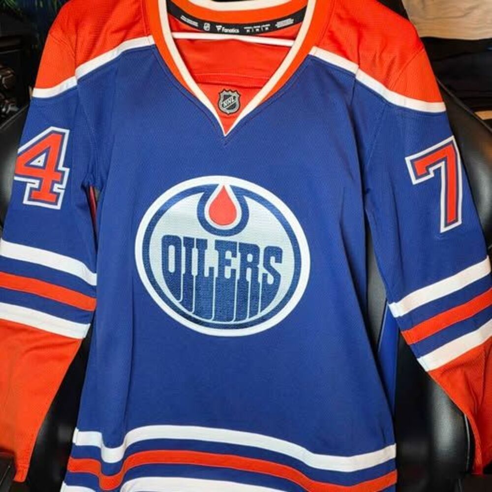 Stuart Skinner Edmonton Oilers Womens Medium Fanatics NHL Jersey - Picture 2 of 2